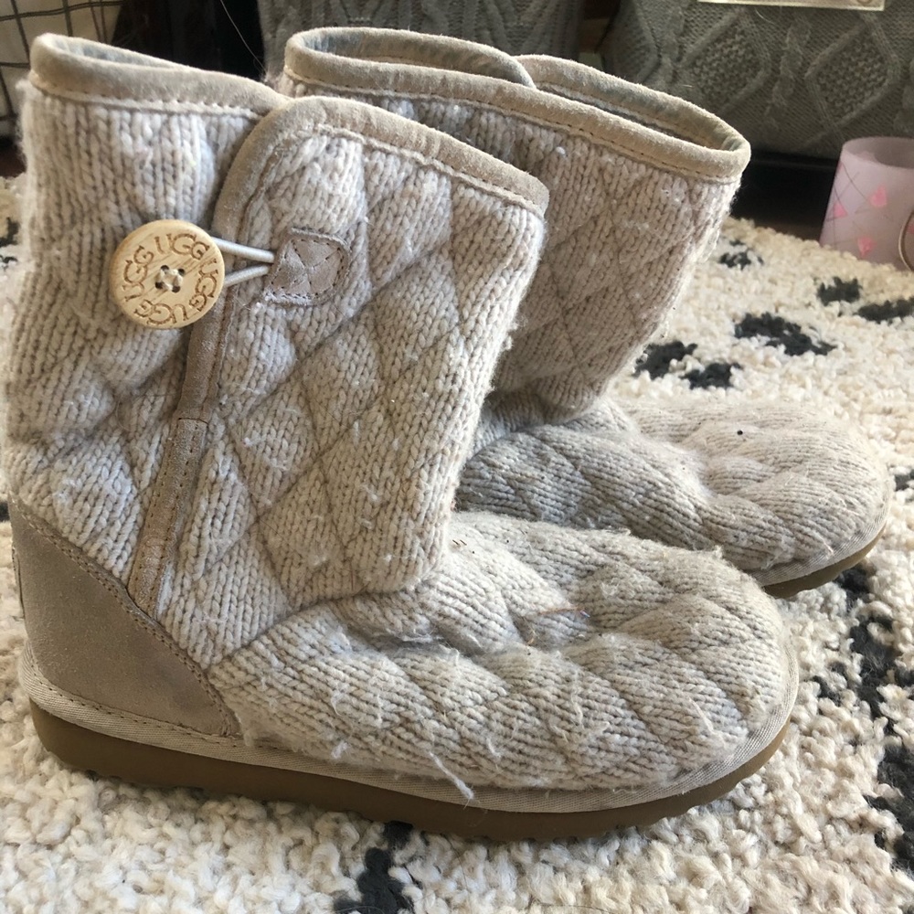 UGG Texture Short Boots - Size 7